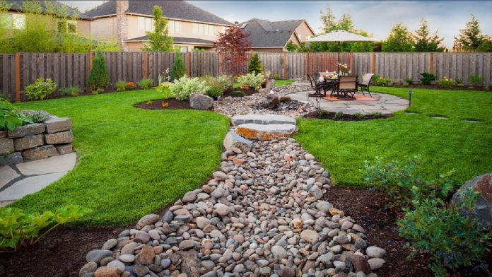 14 Clever Landscape Design Plans and Improvements for a Small Backyard