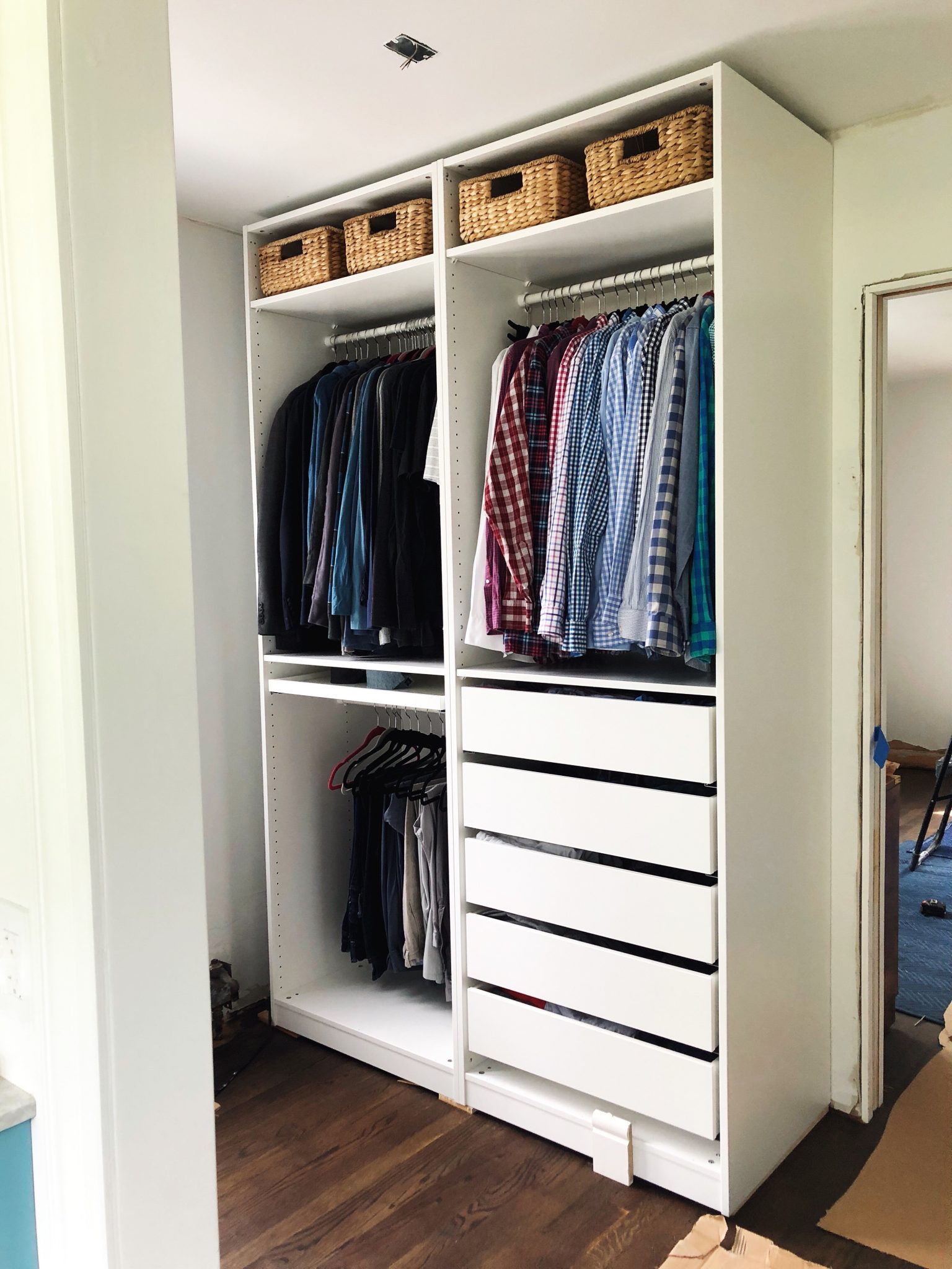 12 Wardrobe Designs and Transformations for A Small bedroom Renters